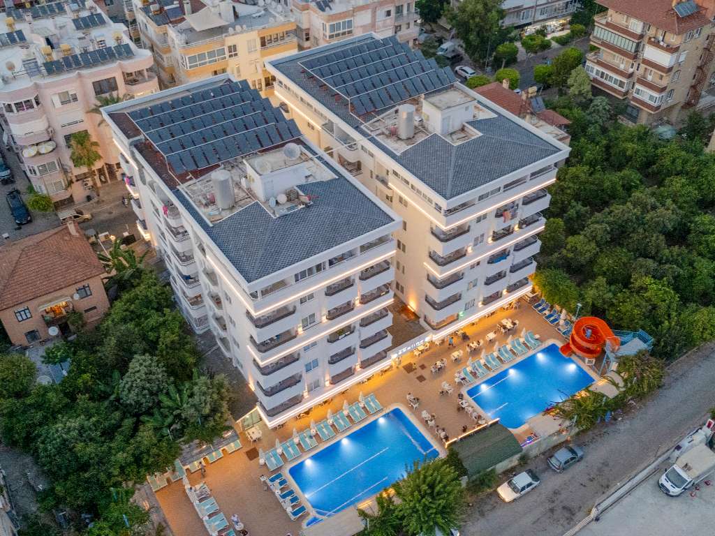 Uima-allas ja hotellirakennus