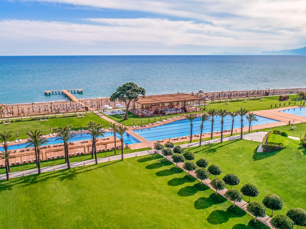 Uima-allasalue ja ranta