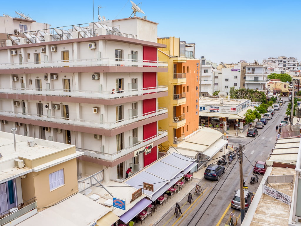 Hotelli ympäristöineen