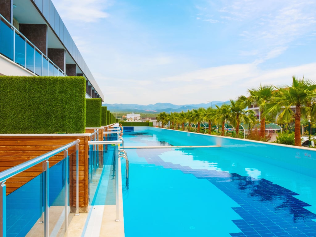 Poolområdet med vattenpark